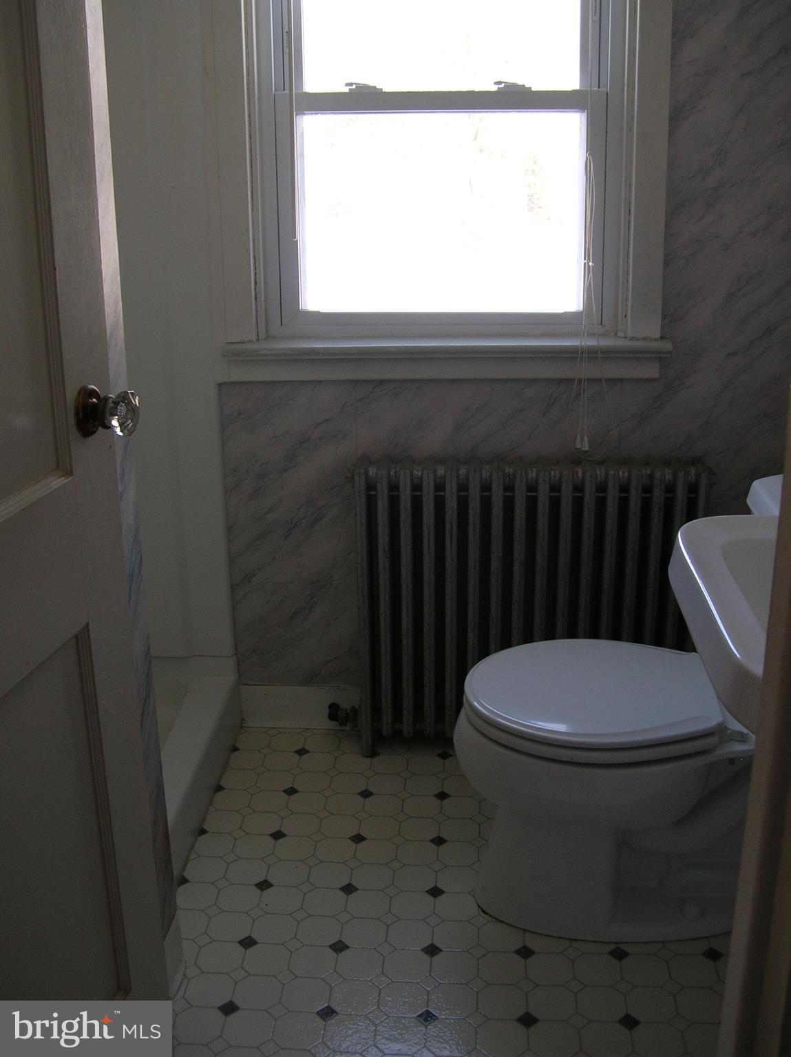 1642 Clearview Road Lansdale, PA 19446 - Photo 14 of 32 2nd floor bathroom