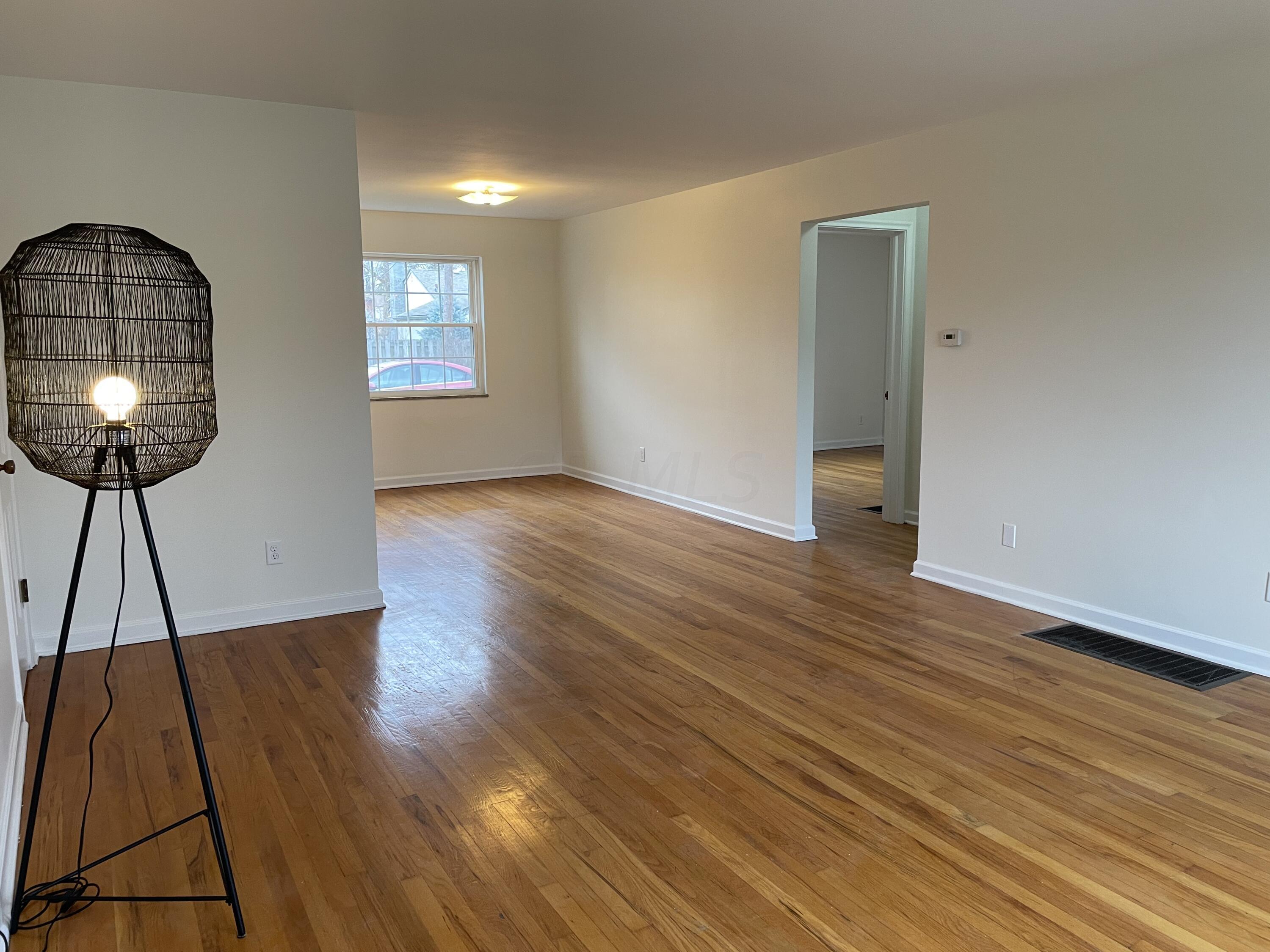 2126 Harwitch Road, Unit D Columbus, OH 43221 - Photo 3 of 26 IMG_5682