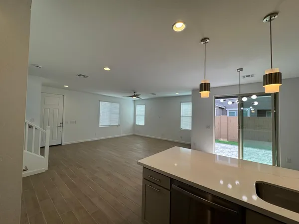 $2,695 | 25936 North 22nd Lane, Phoenix, AZ 85085