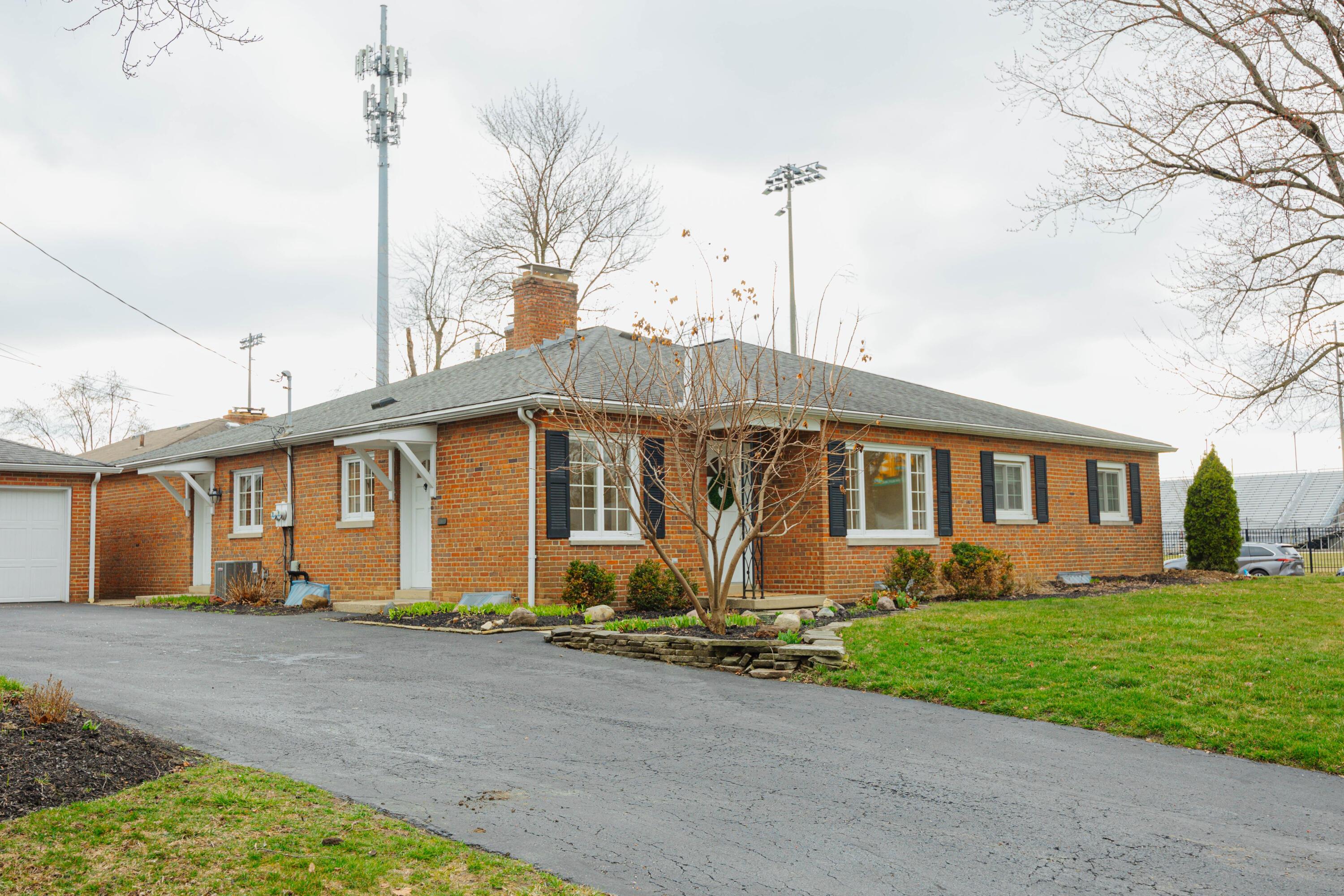 1515 Zollinger Road Columbus, OH 43221 - Photo 5 of 40 Front