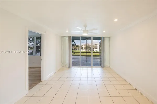 $175,000 | 9311 Orange Grove Drive, Unit 211, Davie, FL 33324