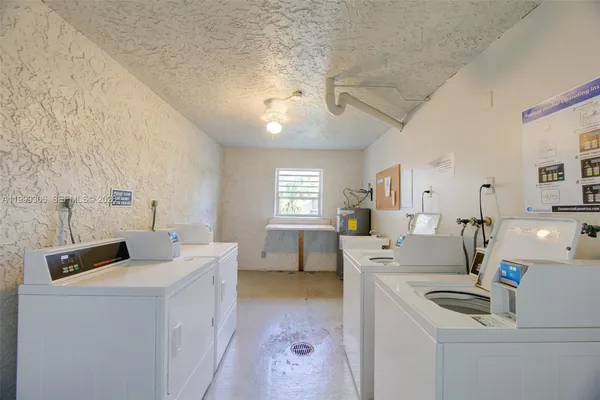 $175,000 | 9311 Orange Grove Drive, Unit 211, Davie, FL 33324