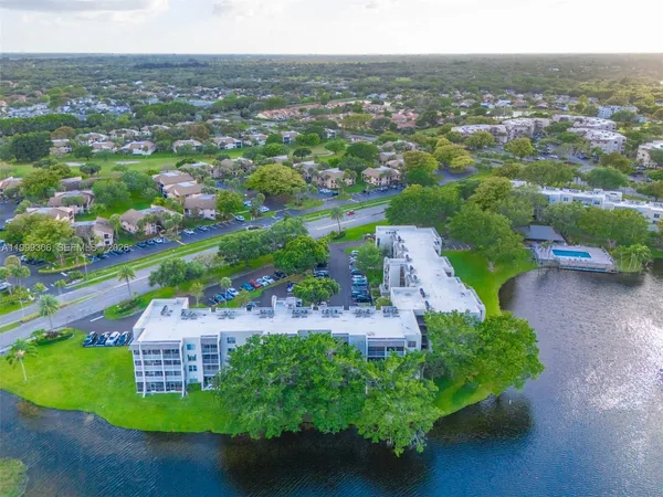 $175,000 | 9311 Orange Grove Drive, Unit 211, Davie, FL 33324