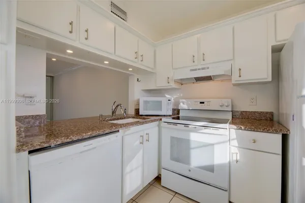 $175,000 | 9311 Orange Grove Drive, Unit 211, Davie, FL 33324