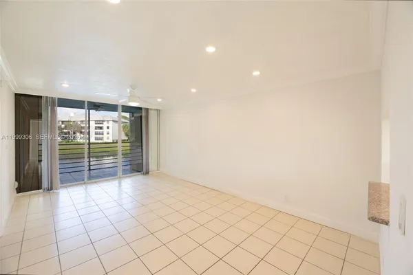 $175,000 | 9311 Orange Grove Drive, Unit 211, Davie, FL 33324