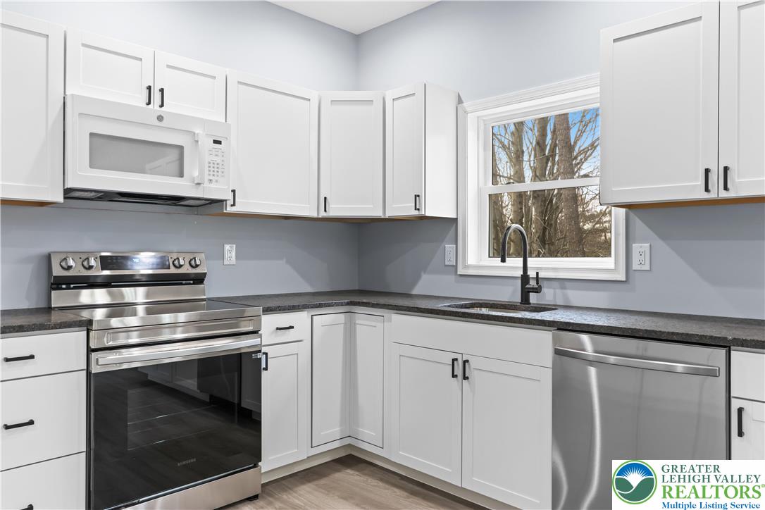 102 Eagle View Run Long Pond, PA 18334 - Photo 14 of 39