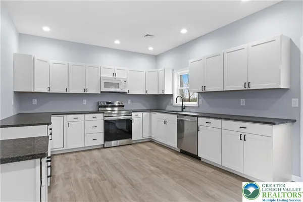 $360,000 | 102 Eagle View Run, Long Pond, PA 18334