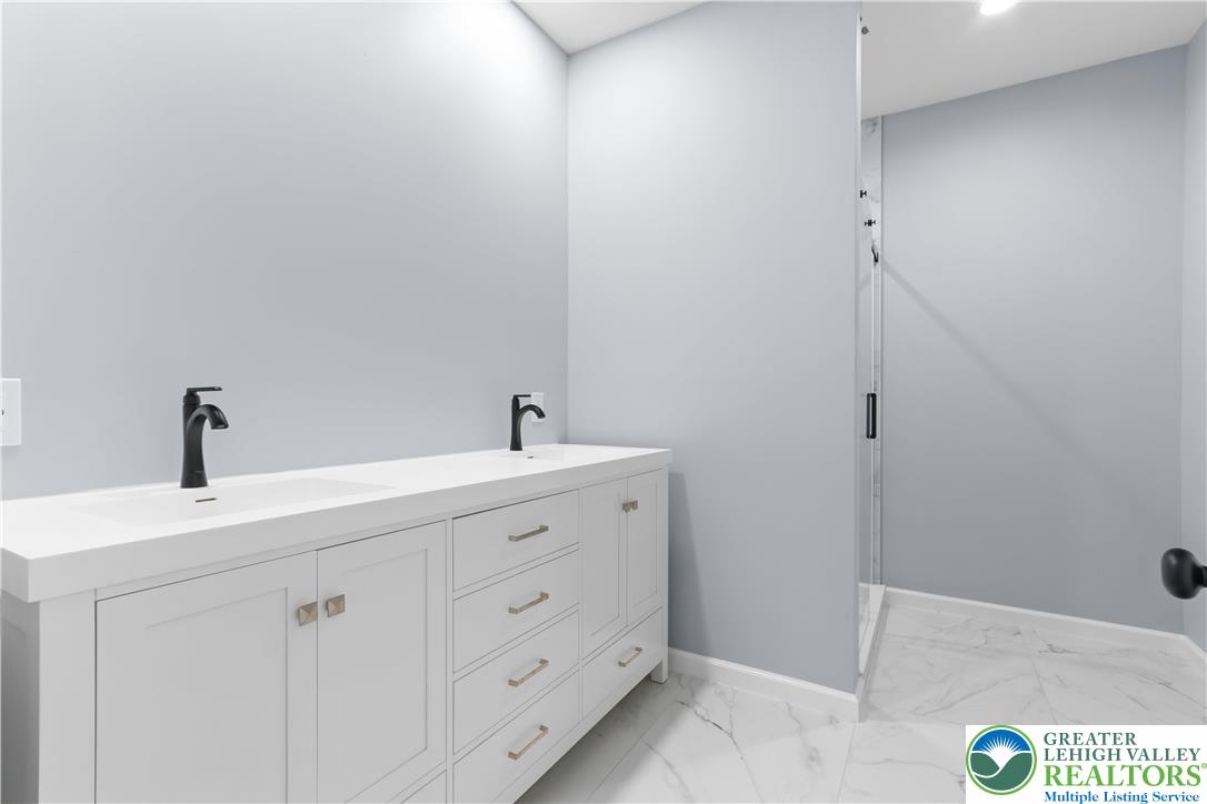 102 Eagle View Run Long Pond, PA 18334 - Photo 18 of 39