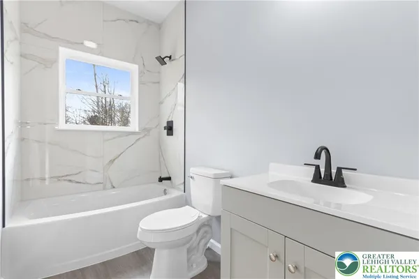 $360,000 | 102 Eagle View Run, Long Pond, PA 18334
