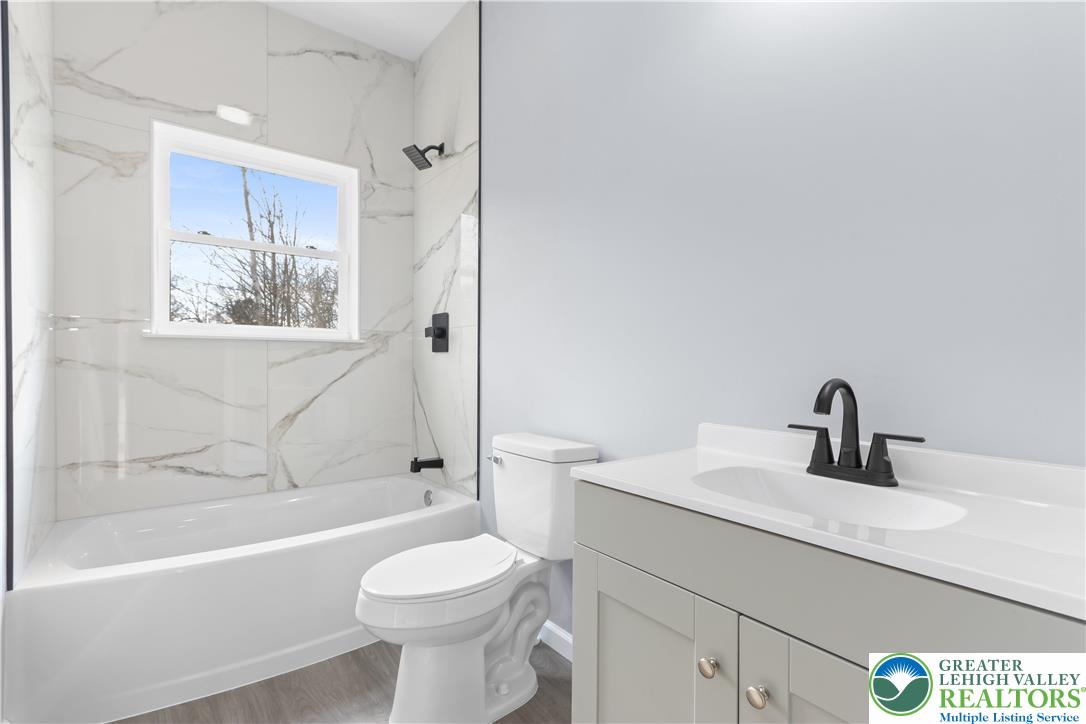 102 Eagle View Run Long Pond, PA 18334 - Photo 24 of 39