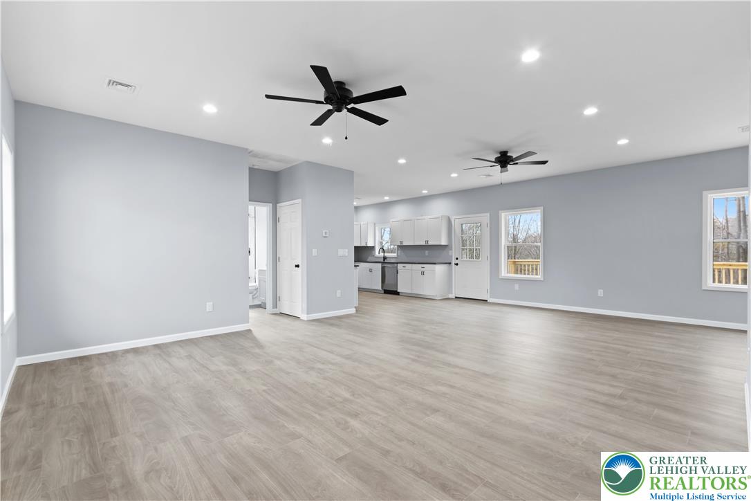 102 Eagle View Run Long Pond, PA 18334 - Photo 9 of 39