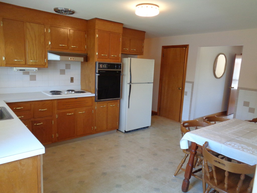 3 Carlida Road Stoneham, MA 02180 - Photo 3 of 22 Gallery Image 3