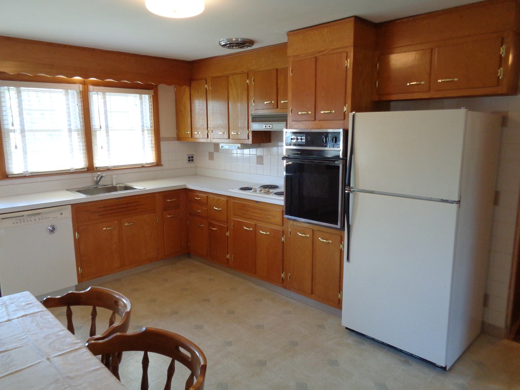 3 Carlida Road Stoneham, MA 02180 - Photo 4 of 22 Gallery Image 4