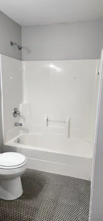 $1,400 | 642 West 123rd Street, Unit 1, Chicago, IL 60628