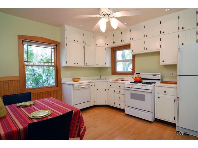 315 Herrick Road Riverside, IL 60546 - Photo 3 of 10