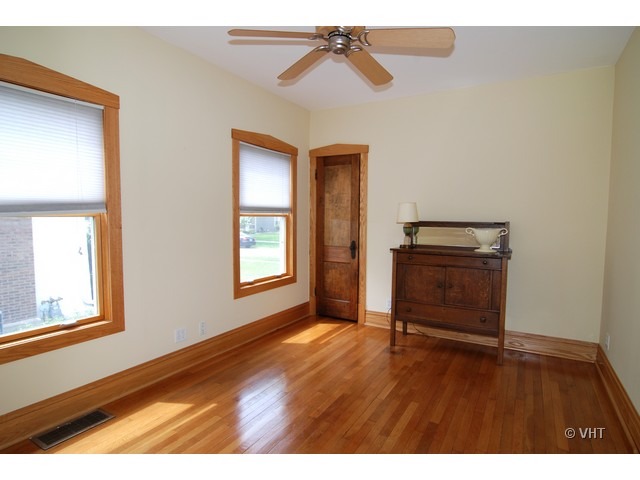 315 Herrick Road Riverside, IL 60546 - Photo 7 of 10