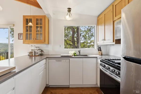 $1,299,000 | 569 Sequoia Drive, San Anselmo, CA 94960