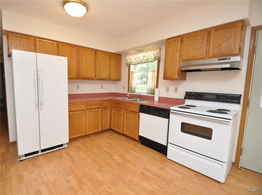 2225 Walnut Trail Bushkill, PA 18324 - Photo 4 of 14 Gallery Image 4