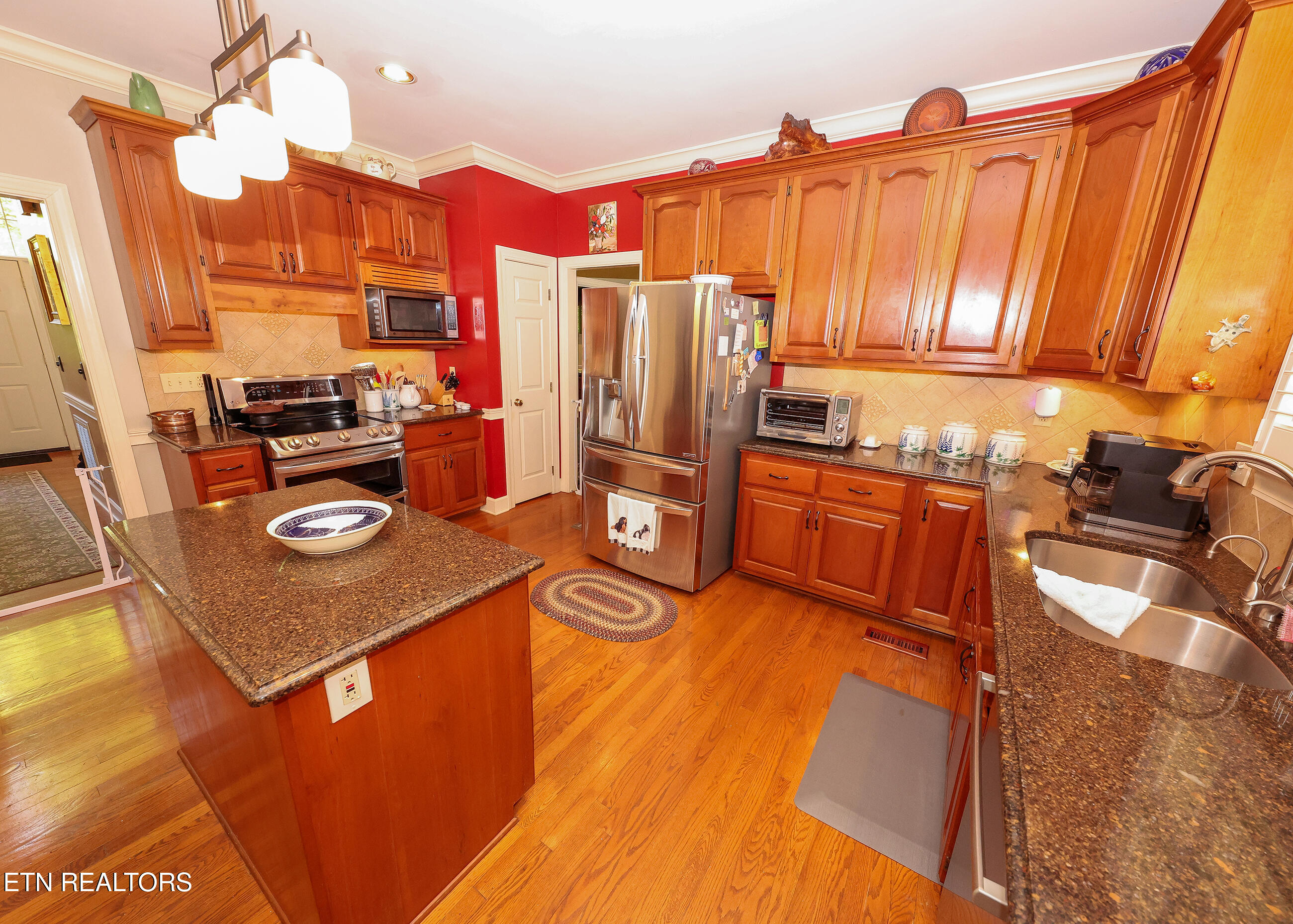136 Baypath Drive Oak Ridge, TN 37830 - Photo 14 of 55 136 Kitchen 1