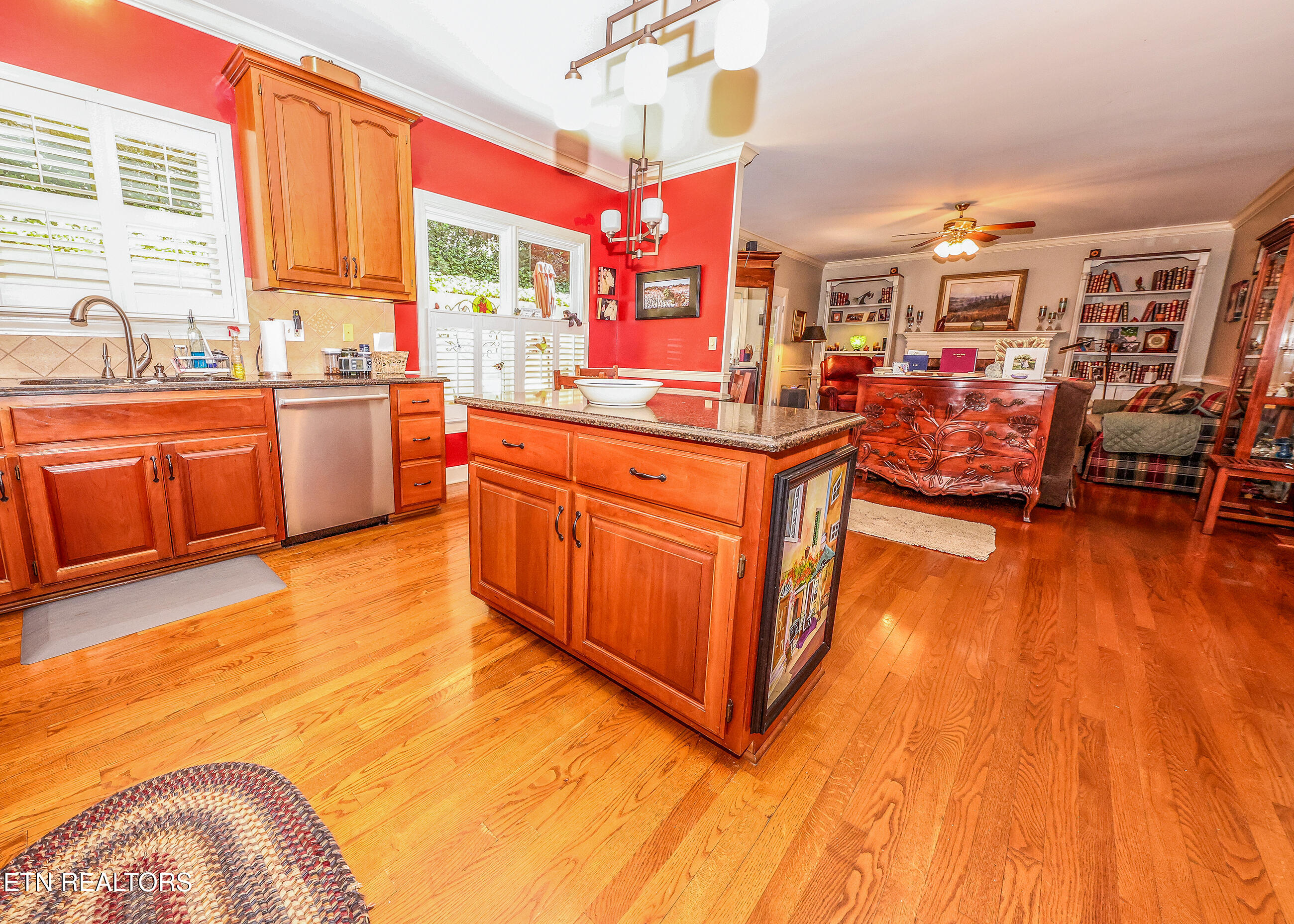 136 Baypath Drive Oak Ridge, TN 37830 - Photo 17 of 55 136 Kitchen 5