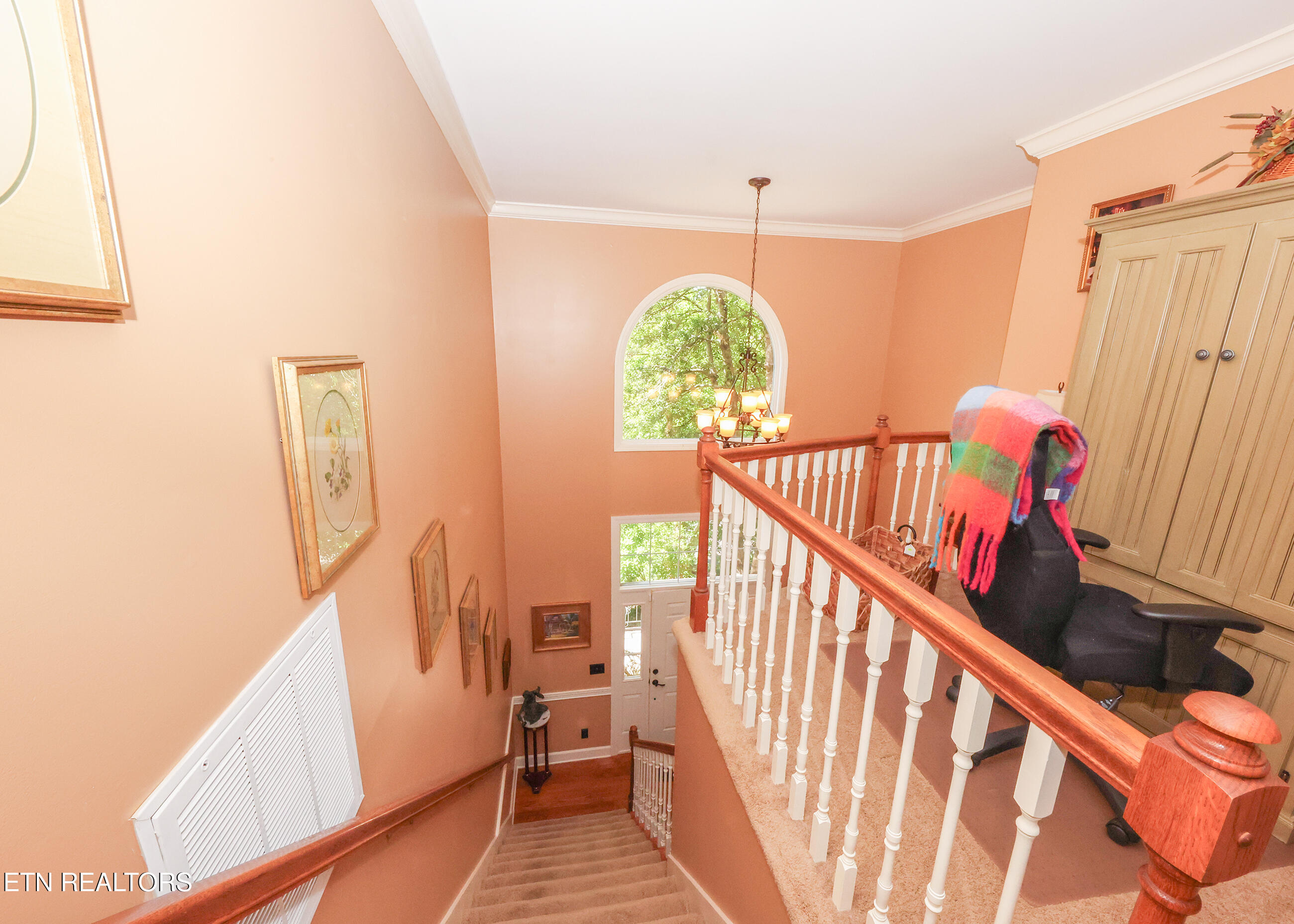136 Baypath Drive Oak Ridge, TN 37830 - Photo 22 of 55 136 downstairs foyer
