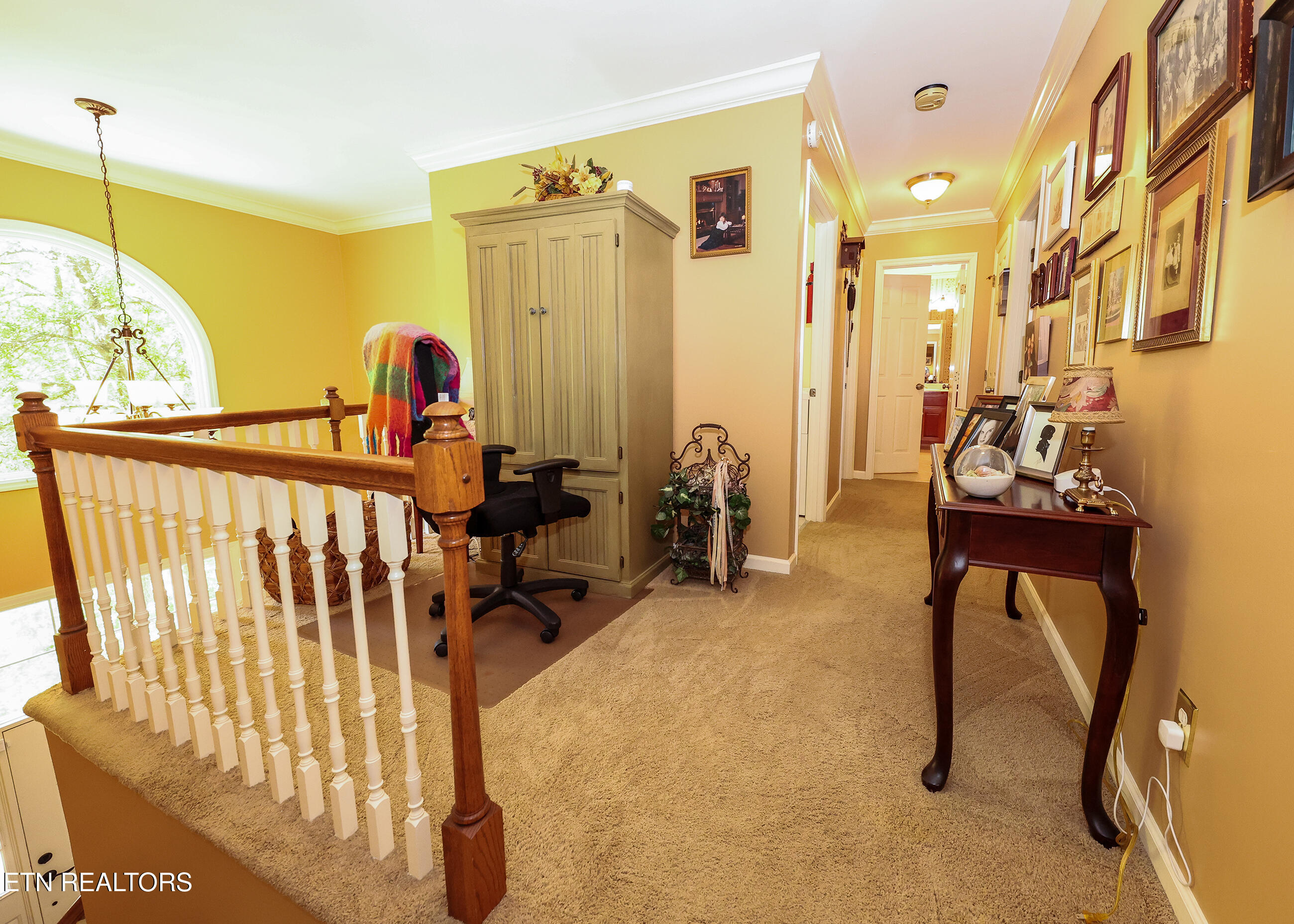 136 Baypath Drive Oak Ridge, TN 37830 - Photo 23 of 55 136 upstairs foyer 1