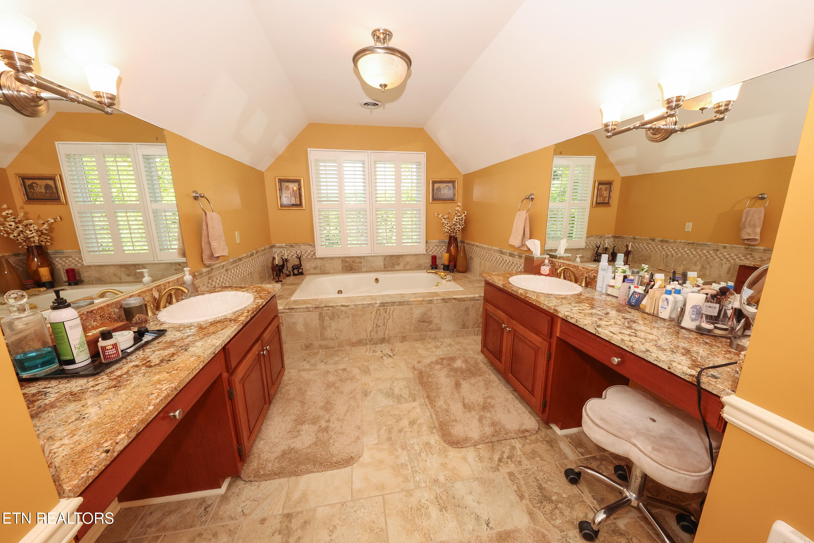 136 Baypath Drive Oak Ridge, TN 37830 - Photo 28 of 55 136 master BA 1