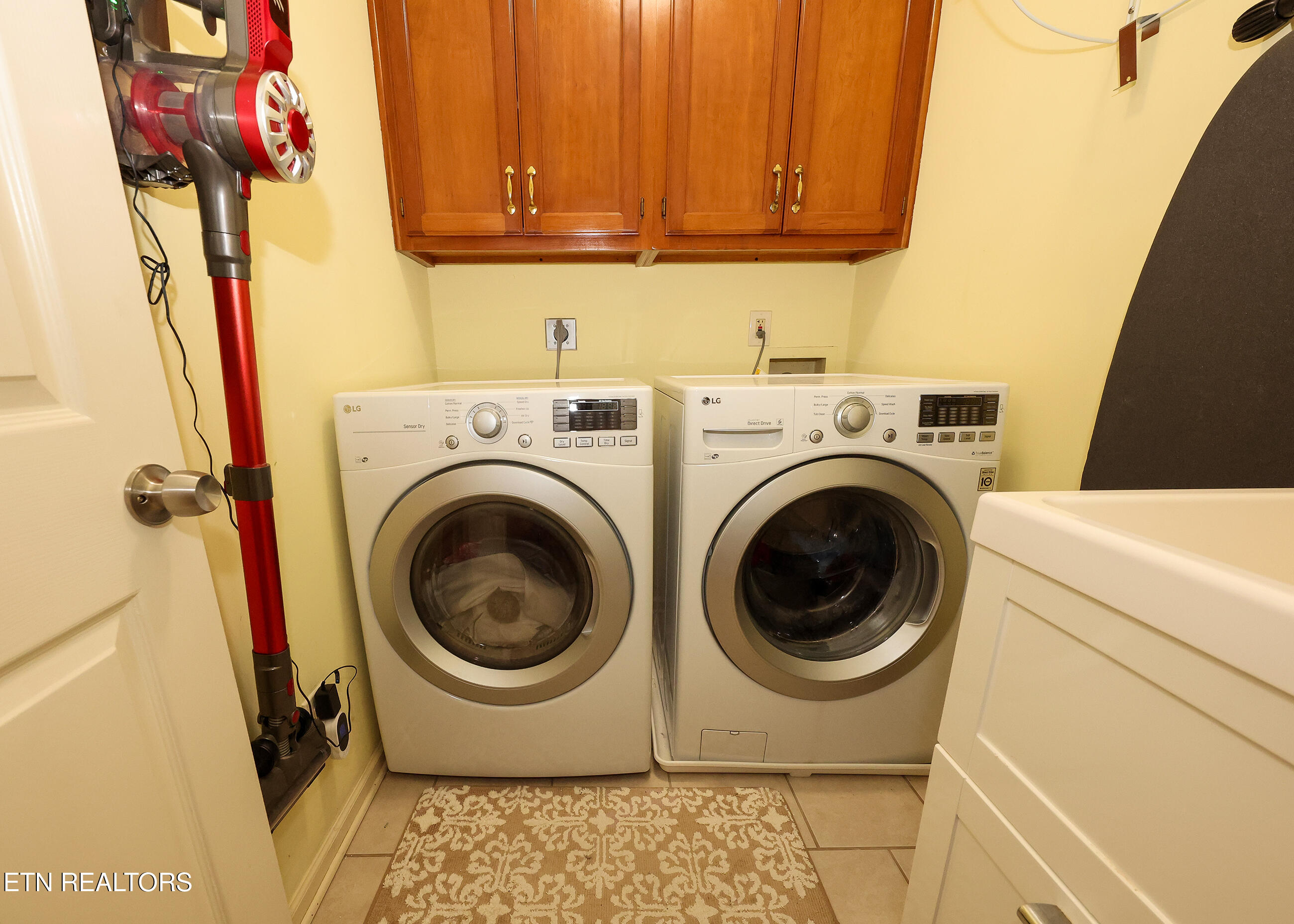136 Baypath Drive Oak Ridge, TN 37830 - Photo 36 of 55 136 Laundry 2