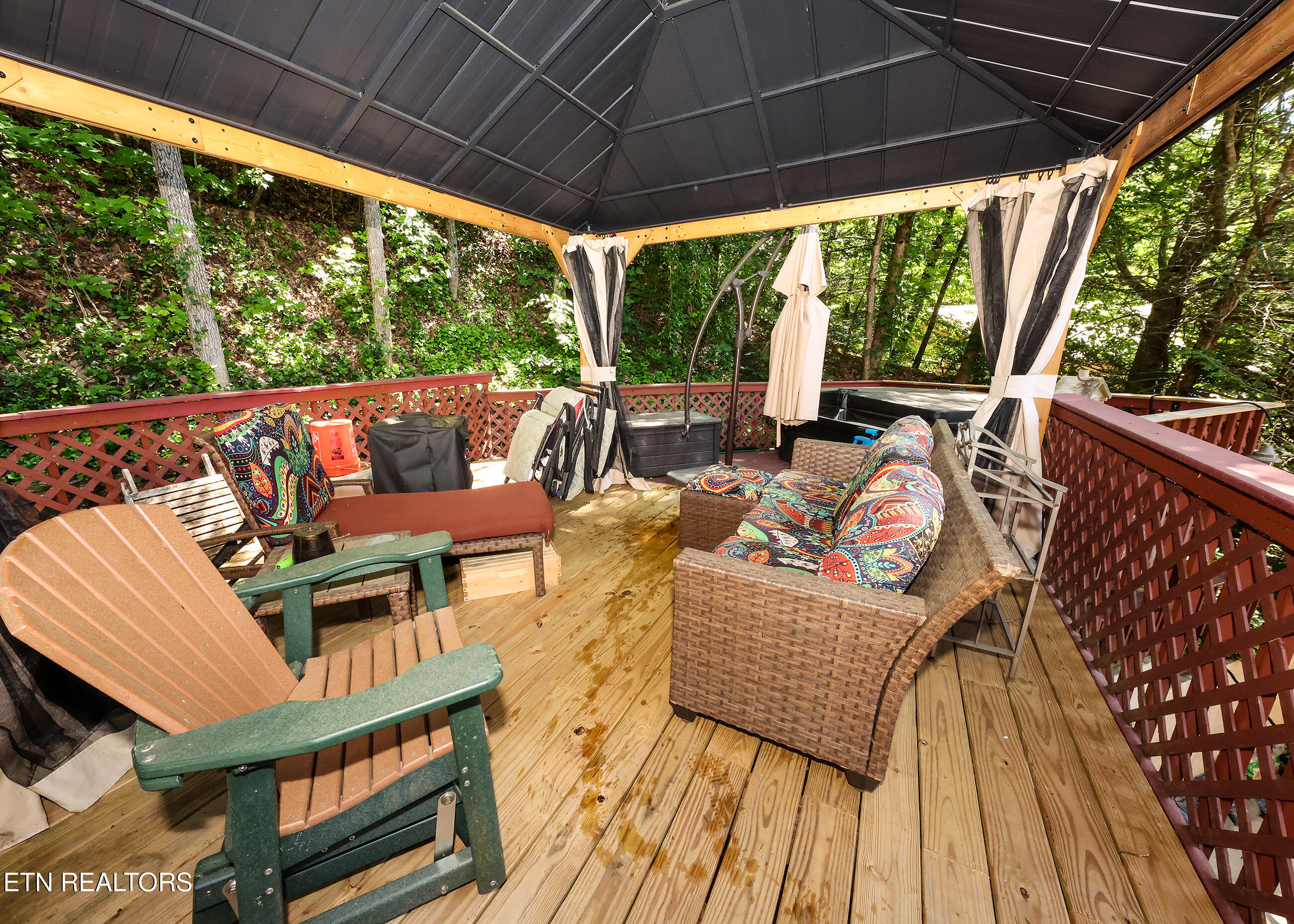 136 Baypath Drive Oak Ridge, TN 37830 - Photo 51 of 55 136 gazebo 3