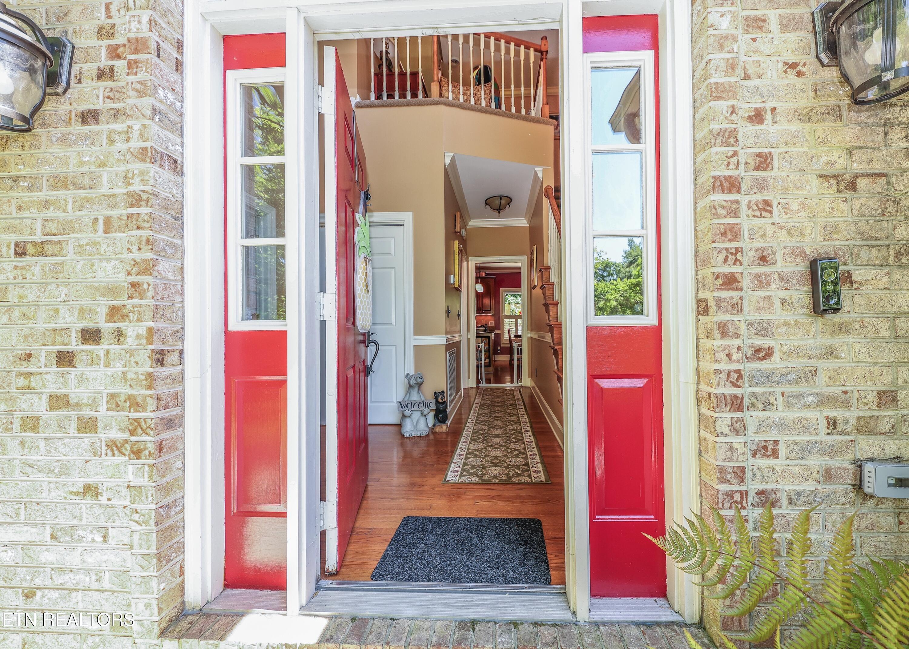 136 Baypath Drive Oak Ridge, TN 37830 - Photo 6 of 55 136 front door 1