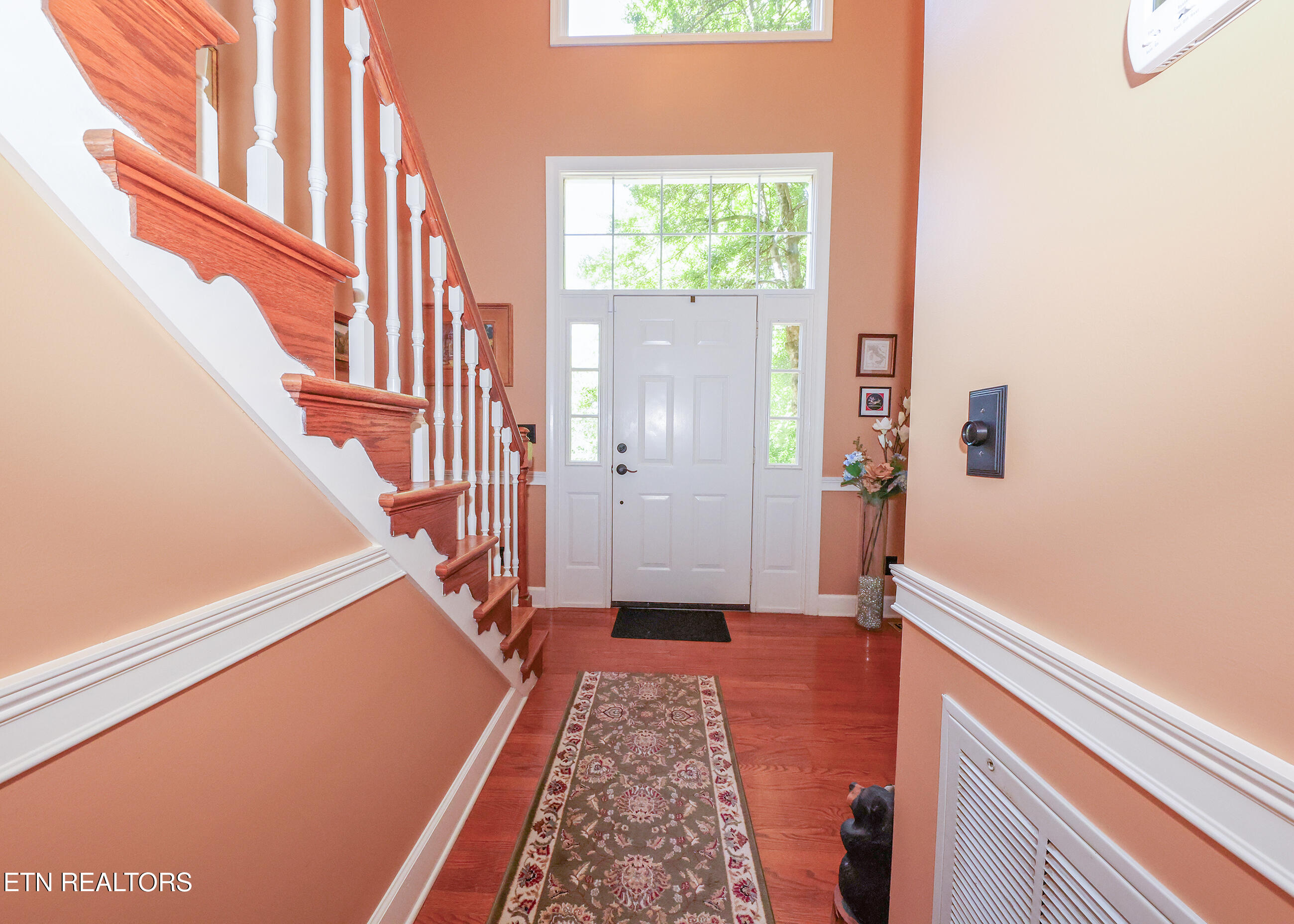 136 Baypath Drive Oak Ridge, TN 37830 - Photo 8 of 55 136 foyer 1