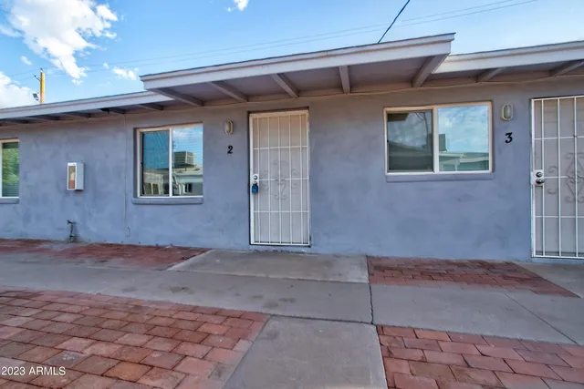 a view of an entryway of the house