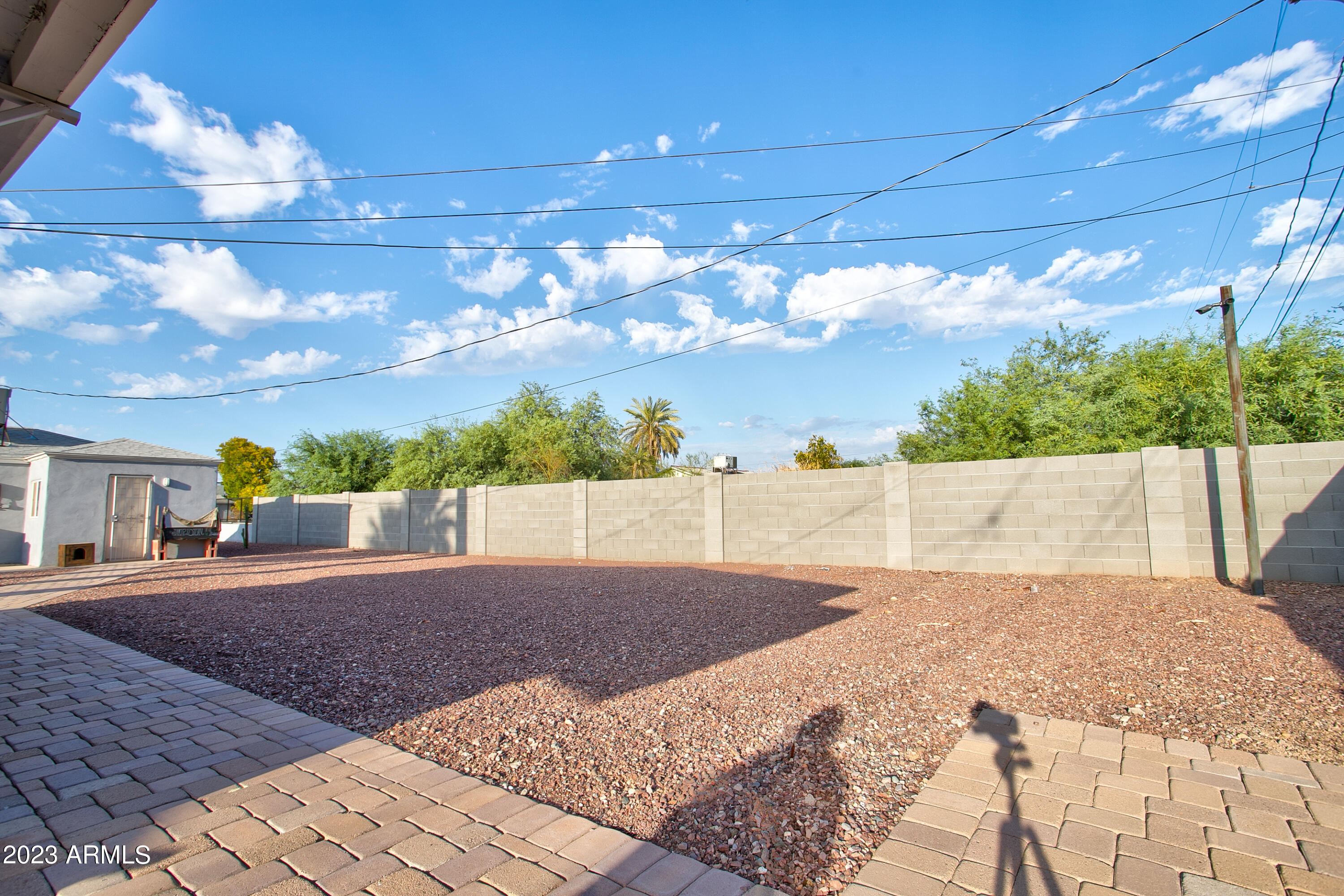 210 East Jones Avenue, Unit 2 Phoenix, AZ 85040 - Photo 25 of 27 a view of a backyard