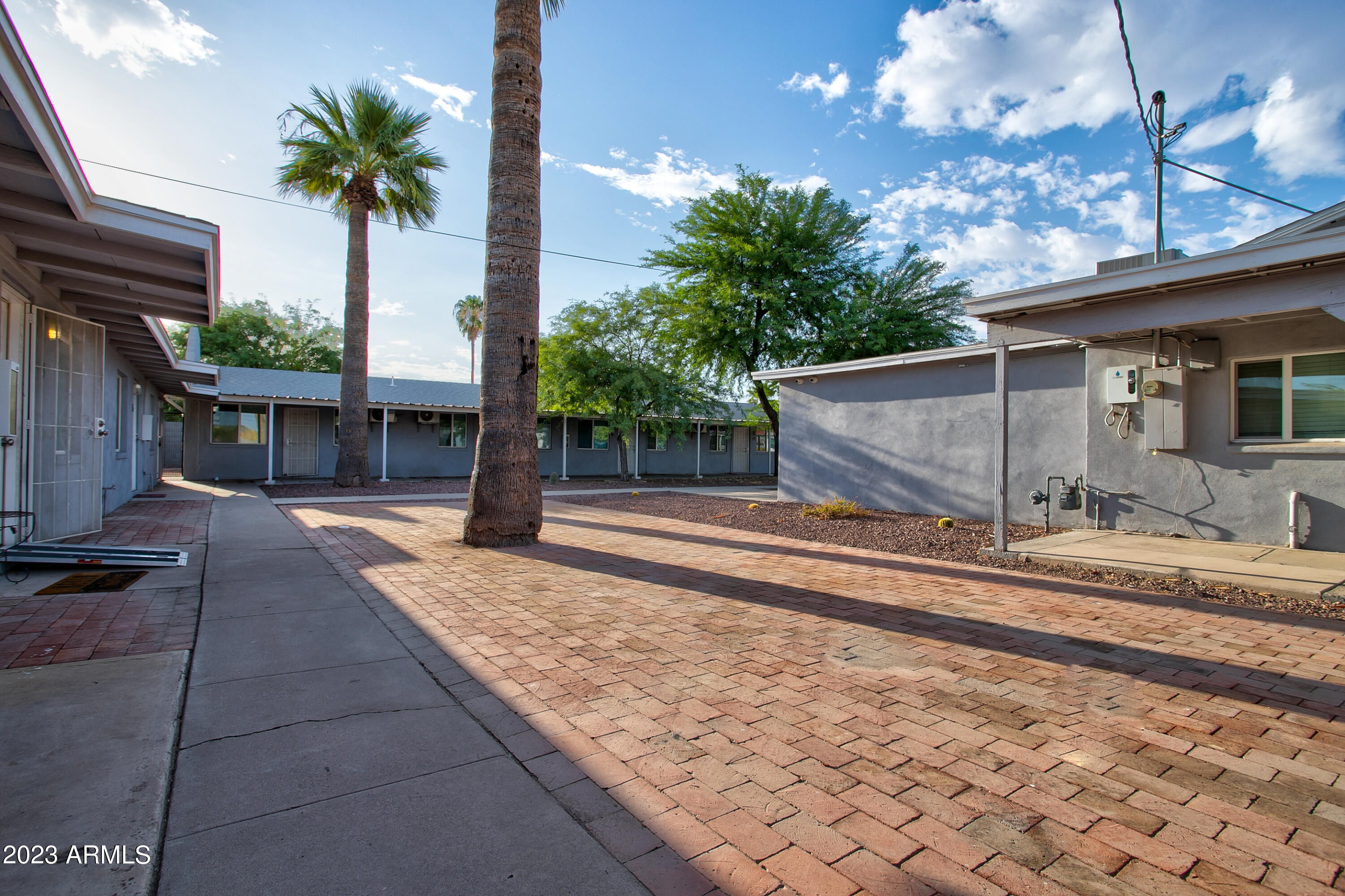 210 East Jones Avenue, Unit 2 Phoenix, AZ 85040 - Photo 27 of 27 a view of a house with a patio