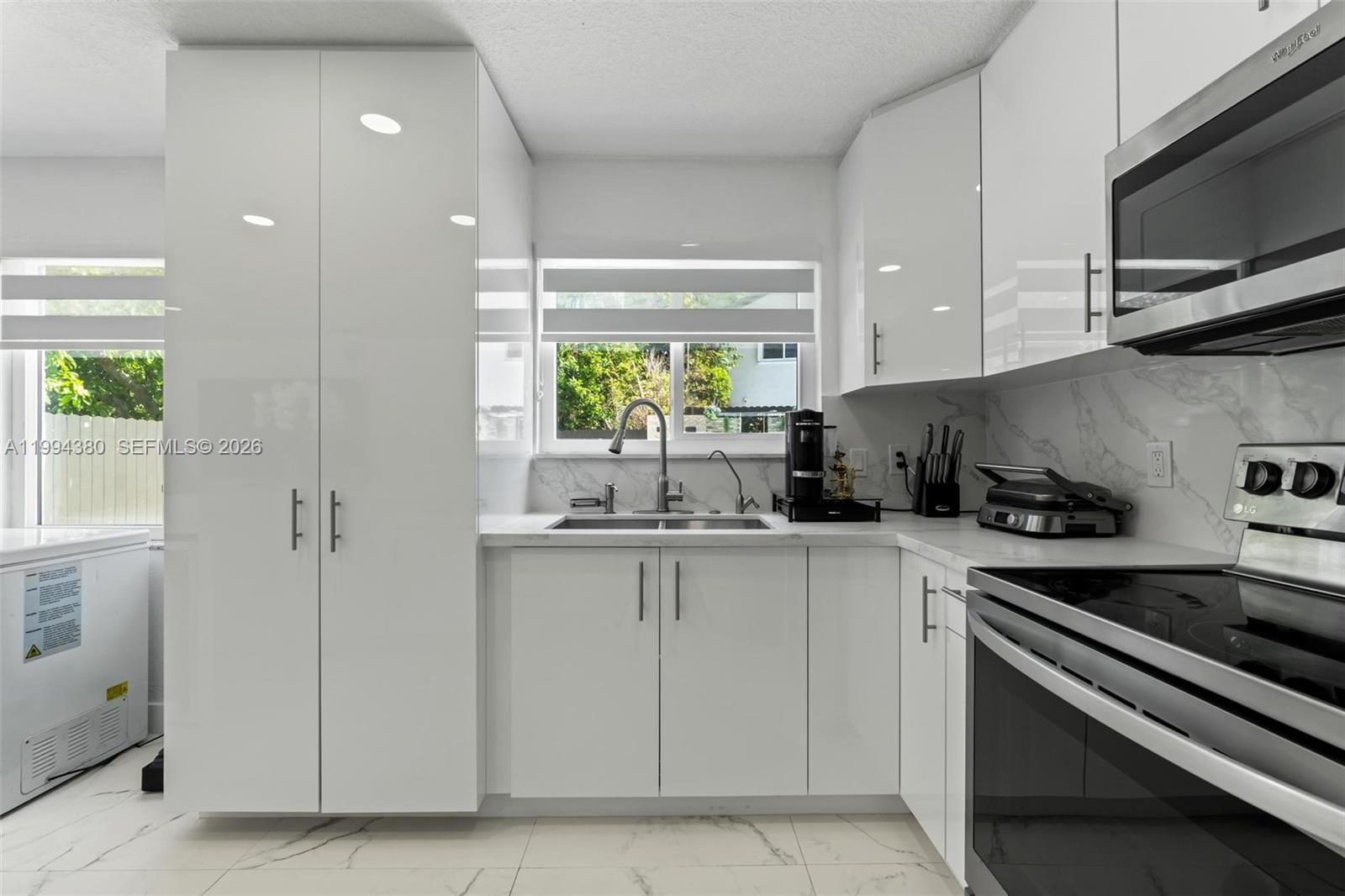 15646 Southwest 97th Terrace Miami, FL 33196 - Photo 8 of 45