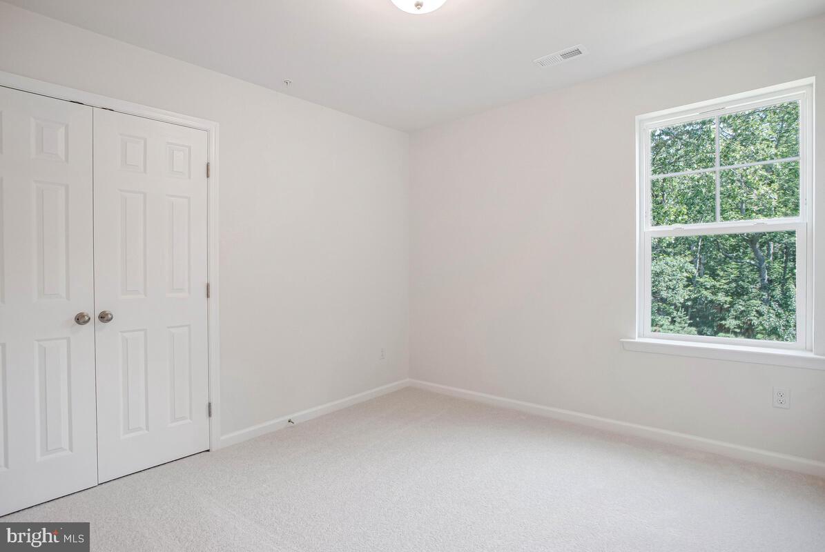 404 Warwick Place Edgewater, MD 21037 - Photo 19 of 76 an empty room with a window