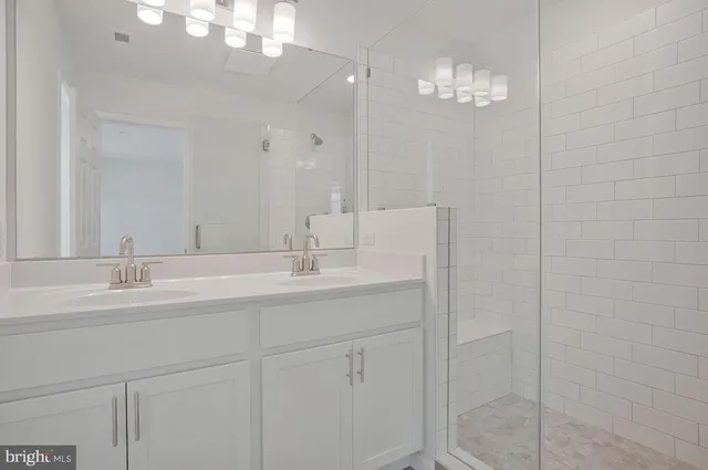 a view of a garden with lake