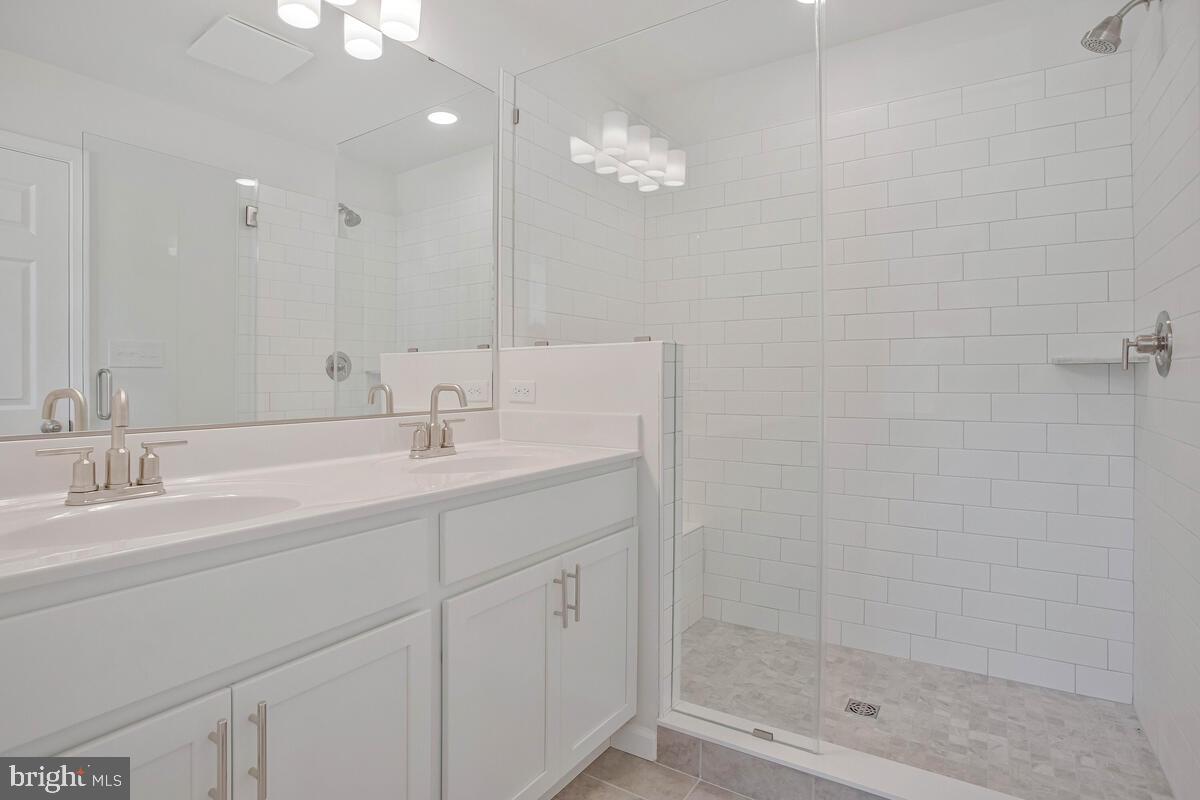 404 Warwick Place Edgewater, MD 21037 - Photo 32 of 76 a bathroom with double sink and a mirror