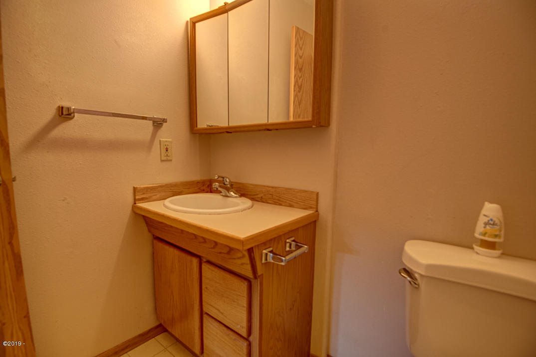 33-35 Northeast Spring Avenue Depoe Bay, OR 97341 - Photo 8 of 14 lower level haf bath