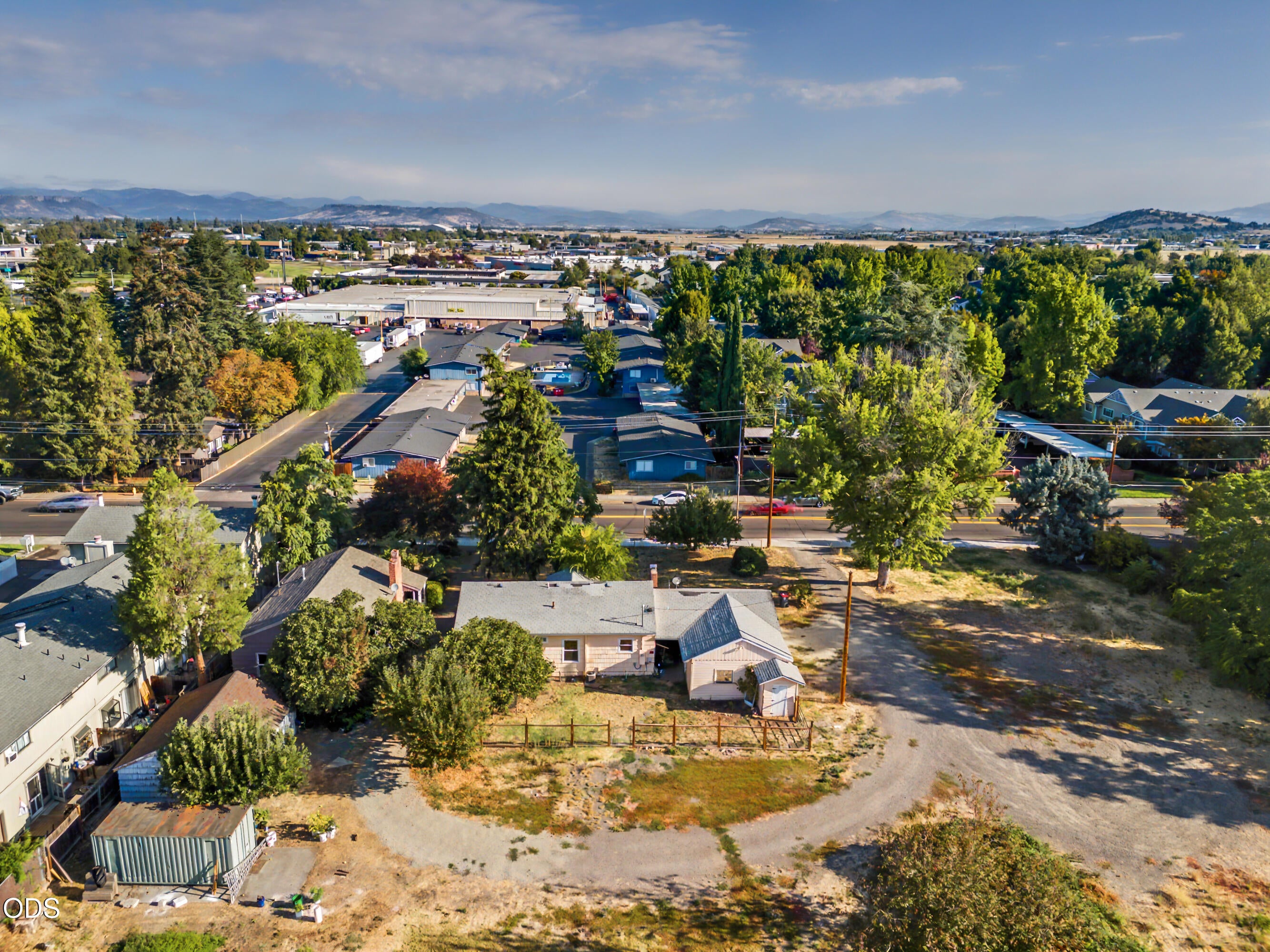 1220 Morrow Road Medford, OR 97504 - Photo 7 of 22 Gallery Image 7
