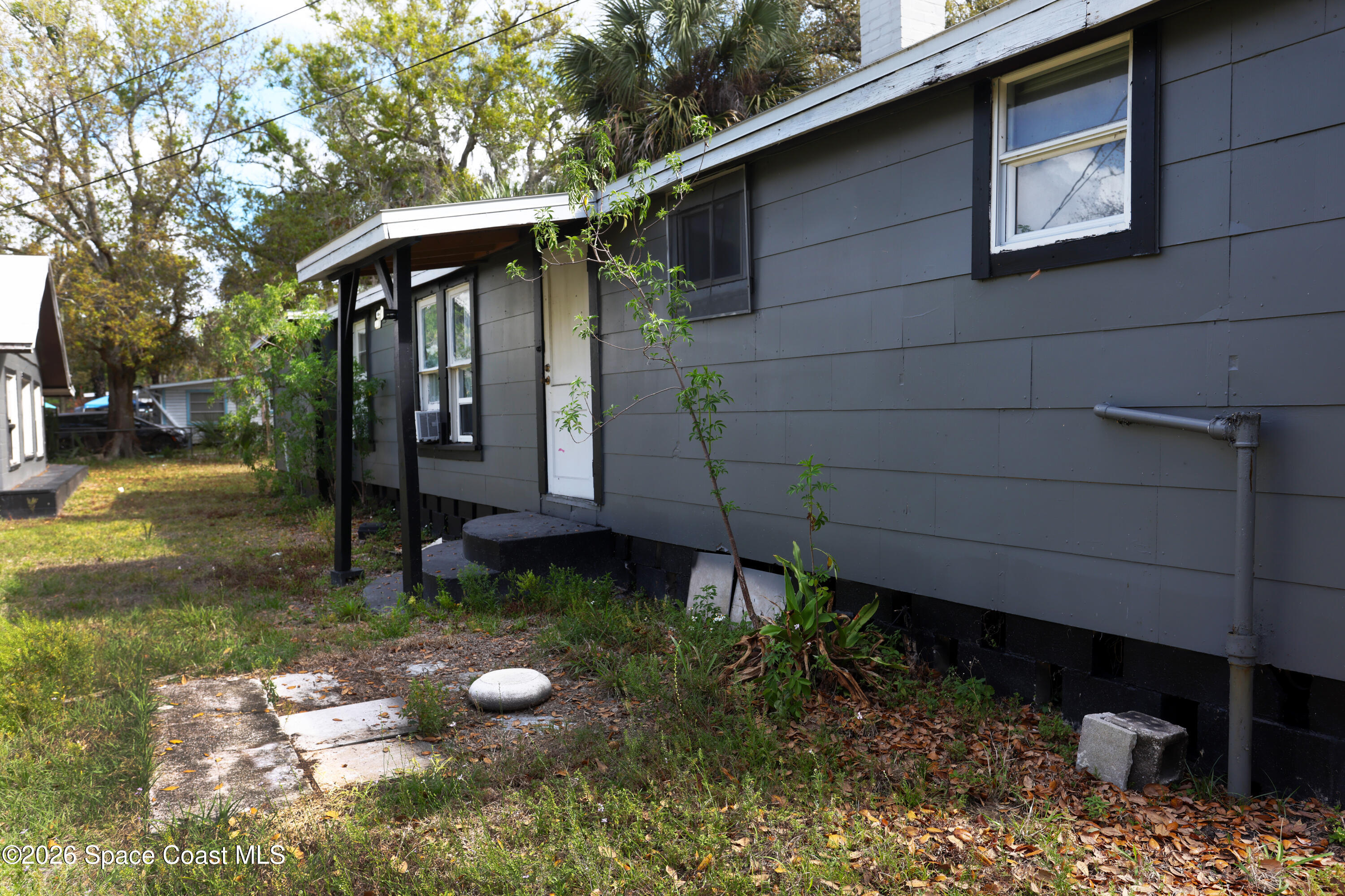 317 Pineda Street, Unit B Cocoa, FL 32922 - Photo 17 of 19 a backyard of a house with lots of green space