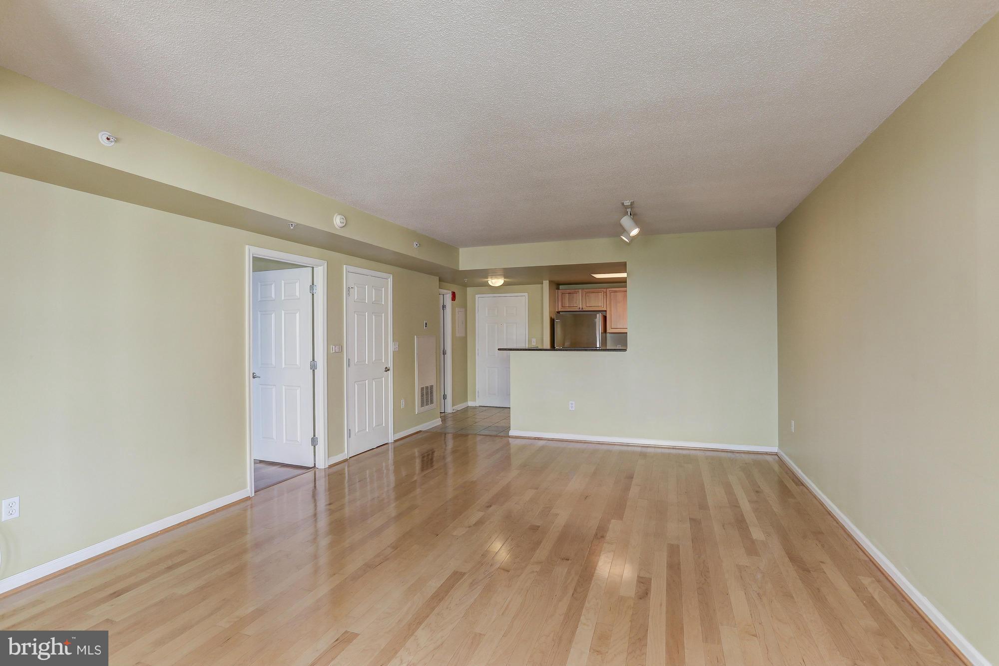 2726 Gallows Road, Unit 914 Vienna, VA 22180 - Photo 5 of 26 Dining Room