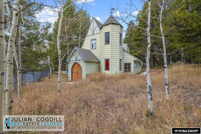 $490,000 | 9267 Red Creek Road, Casper, WY 82601