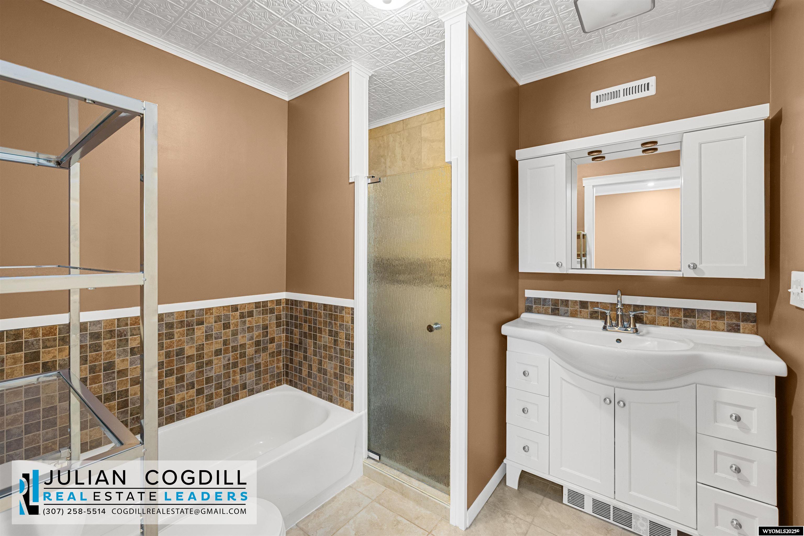 9267 Red Creek Road Casper, WY 82601 - Photo 8 of 39