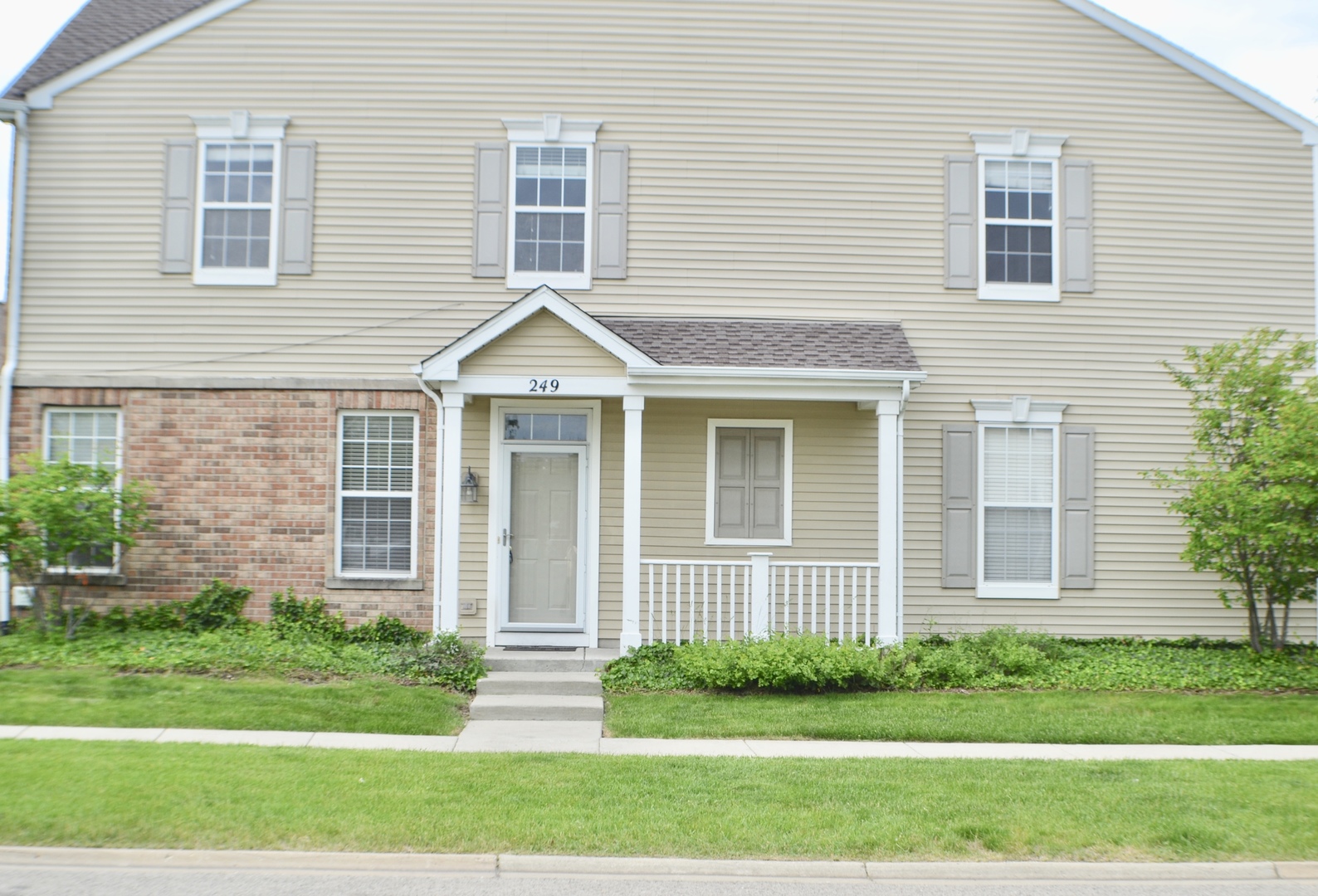 249 Springbrook Trail South Oswego, IL 60543 - Photo 2 of 40