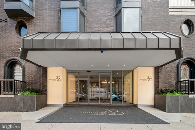 $360,000 | 2020 Walnut Street, Unit 29D, Philadelphia, PA 19103
