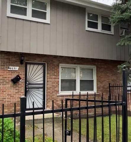 $2,400 | 6651 South Ellis Avenue, Chicago, IL 60637