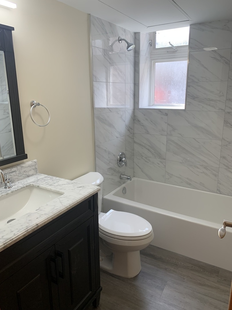 1303 West Flournoy Street, Unit 2R Chicago, IL 60607 - Photo 8 of 14