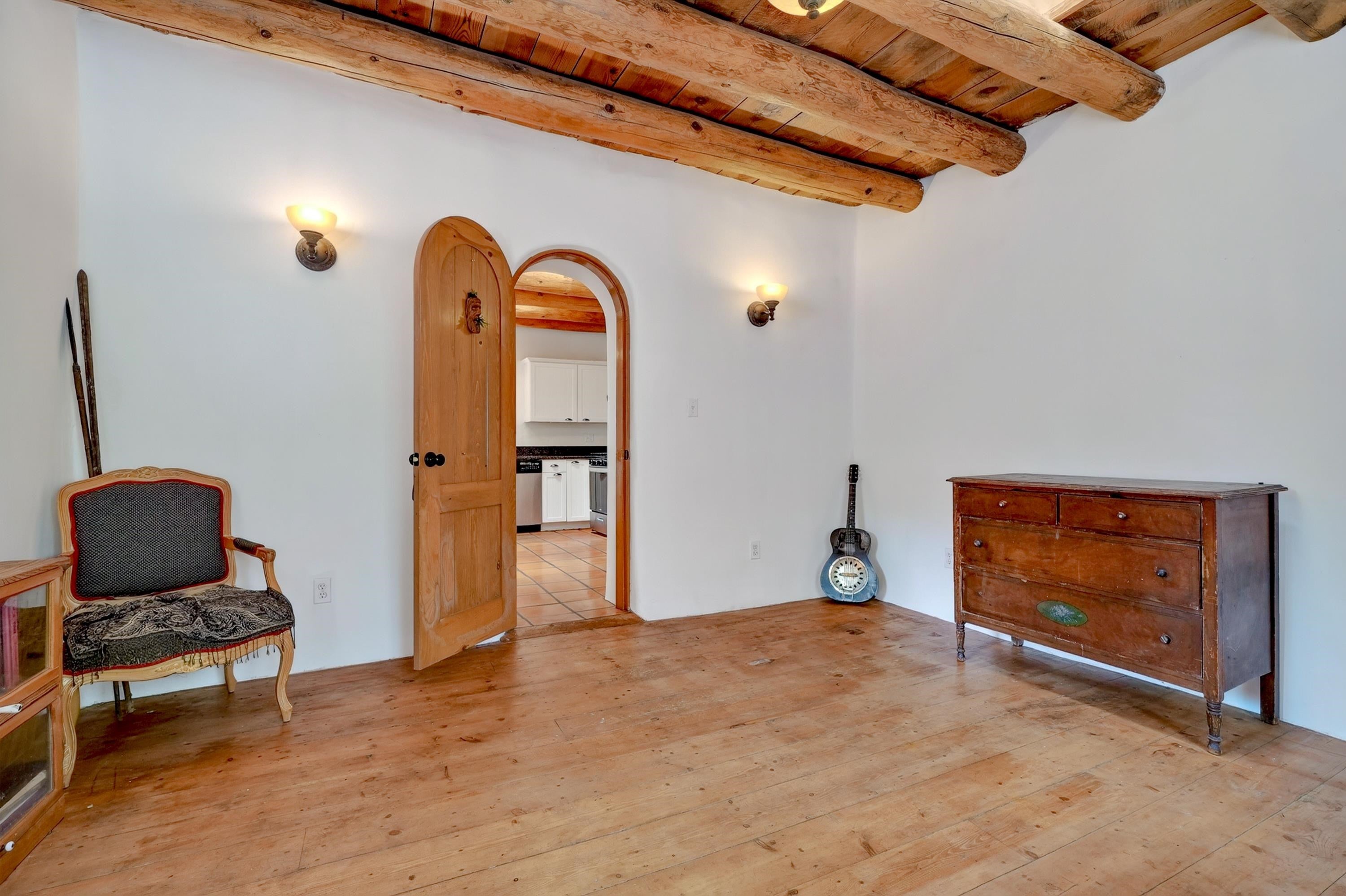 32 Valerio Road Ranchos de Taos, NM 87557 - Photo 13 of 27 Gallery Image 13