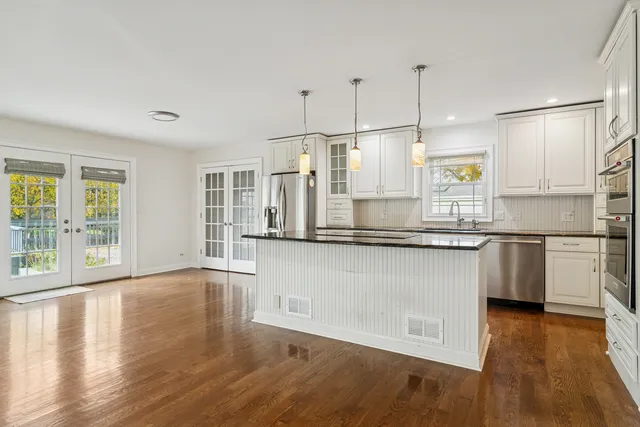 $549,000 | 4040 North Harvard Avenue, Arlington Heights, IL 60004